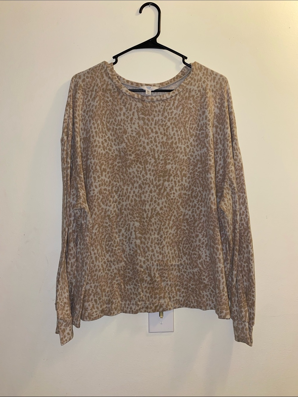 Time and Tru Leopard Print Long Sleeve Knit Top XXL 20 Beige Animal Print